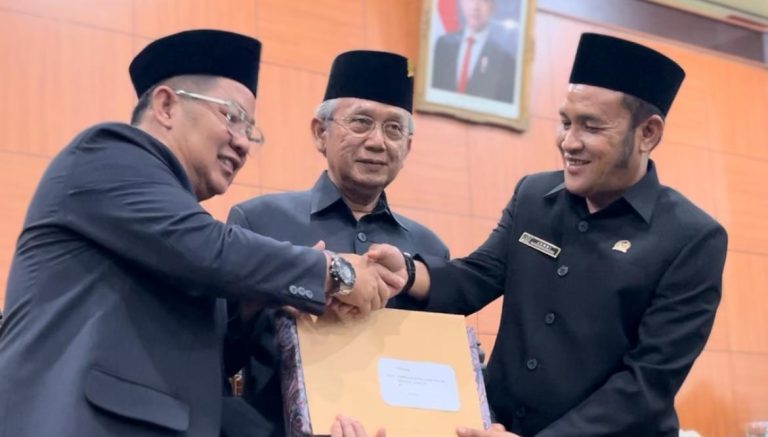 Wabup Efrianda Sampaikan Rancangan Raperda APBD Bangka Tengah Tahun 2026 di DPRD Bangka Tengah 