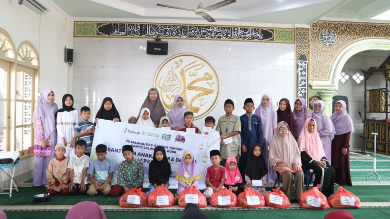 Sehari Bersama Al-Qur’an, Salimah Bangka Tengah Bagikan Santunan dan Takjil