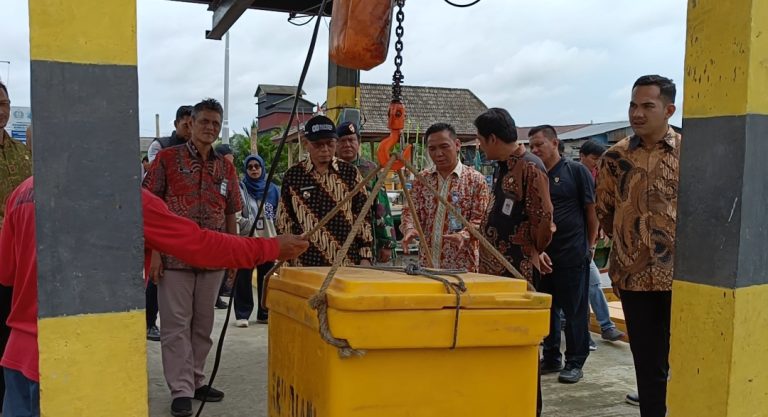 Mudahkan Nelayan Bupati Bangka Tengah Resmikan Dermaga Nelayan Sungaiselan