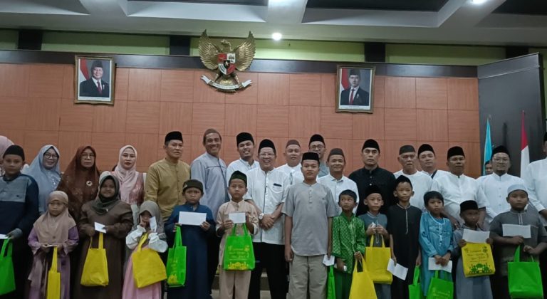 Jelang Lebaran, DPRD Bangka Tengah Berbagi Dengan 150 Anak Yatim