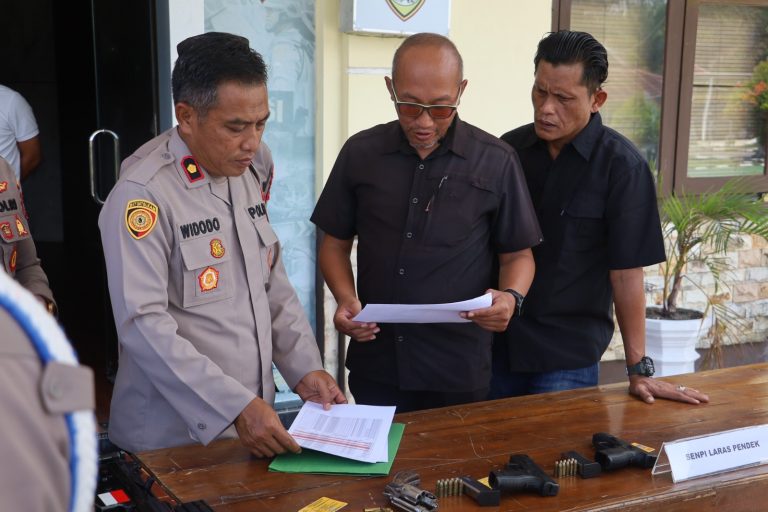 Bid  Propam Polda Babel Lakukan Pemeriksaan Senpi di Polres Bangka Tengah
