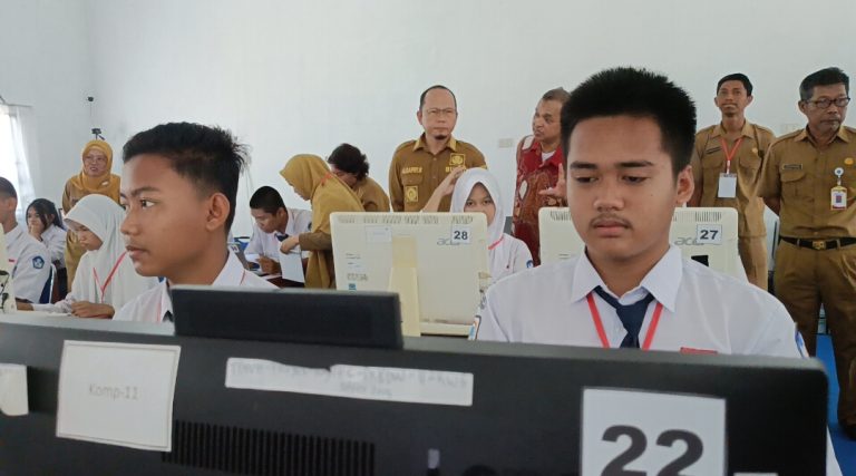 Bupati Pantau TKA SMP, Ujian Nasional Ukur Kemampuan Literasi dan Numerasi