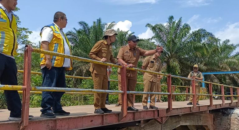 Sempat Roboh, Pemkab Bateng dan BWS Babel Bangun Talud Brojong Jembatan Lempuyang Desa Jelutung