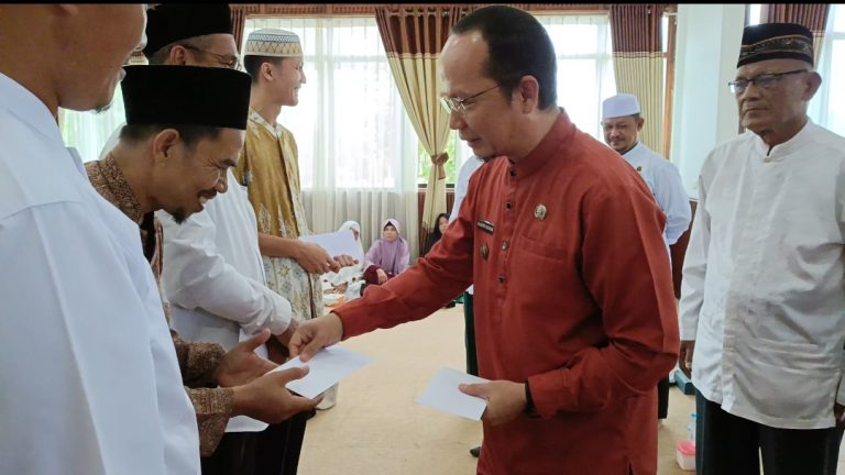 152 CJH Bangka Tengah Dapat “Bekal” Rp500 Ribu Jelang Berangkat Haji