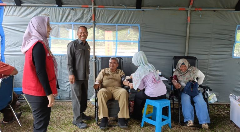 PMI Bangka Tengah Gelar Donor Darah di Halaman Kantor DPRD Bangka Tengah 