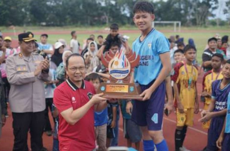 Bupati Algafry Resmi Tutup PMBKS SD SMP Tahun 2026 Dengan Meriah