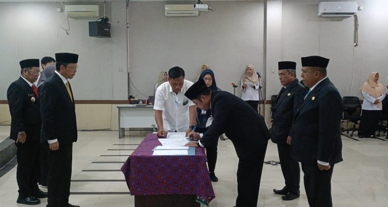 Bupati Bangka Tengah Rotasi Enam Pejabat