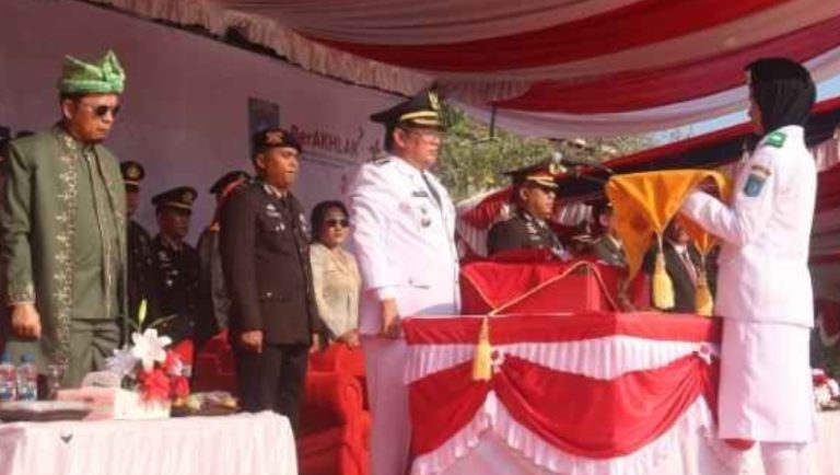 Wabup Bangka Tengah Jadi Inspektur Upacara Penurunan Bendera HUT RI Ke-81 