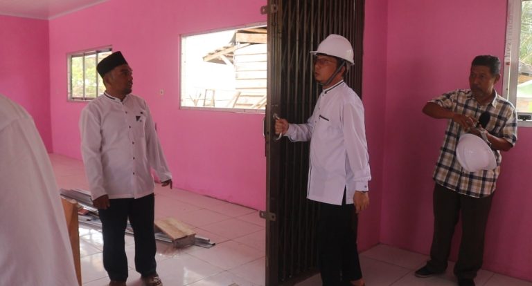 Bupati Bangka Tengah Tinjau Langsung Proses Revitalisasi SDN 21 Sungaiselan
