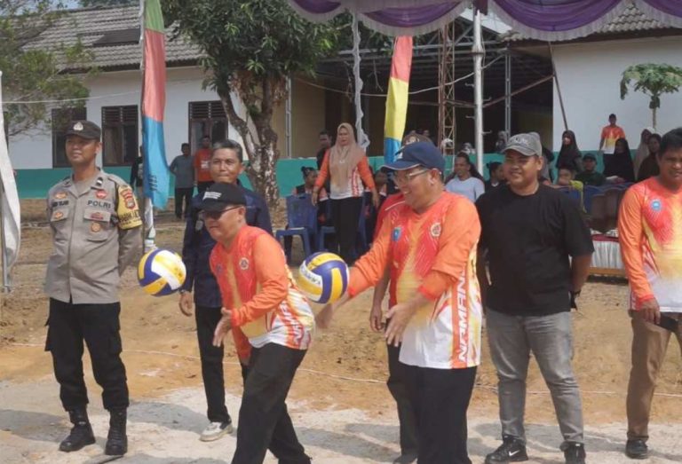Wabup Efrianda Buka Turnamen Voli Karang Taruna Kecamatan Namang