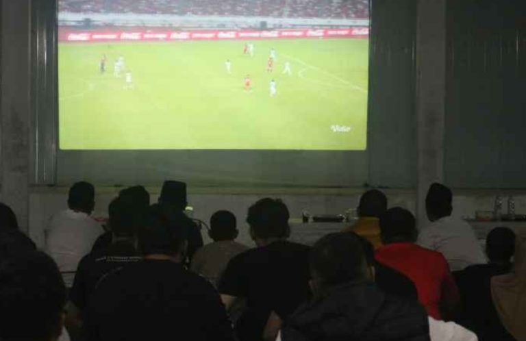Keseruan Nobar Final Fifa Asean Cup 2026 di Pendopo Rumah Dinas Bupati Bangka Tengah